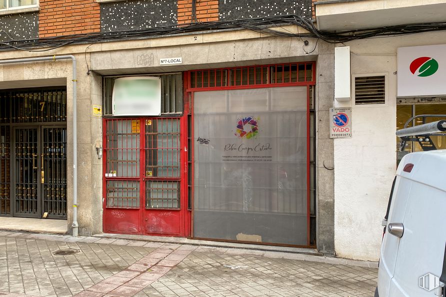 Local en alquiler y venta en Calle Ros de Olano, 7, Chamartín, Madrid, 28002 con puerta, accesorio, edificio, arquitectura, pared, fachada, gas, puerta de casa, tintes y sombras y material compuesto alrededor