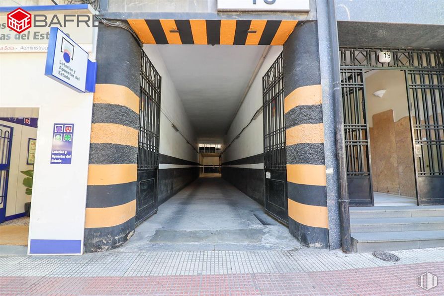 Nave en venta en Calle Eloy Gonzalo, Chamberí, Madrid, 28010 con edificio, fachada, simetría, asfalto, columna, arco, ciudad, superficie de la carretera, metal y suelos alrededor