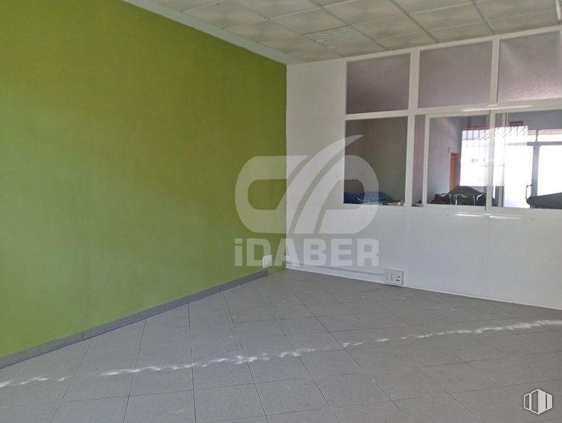 Retail for rent at Plaza José Antonio, Lominchar, Toledo, 45212 with building, grey, wood, shade, floor, flooring, hall, material property, composite material and ceiling around