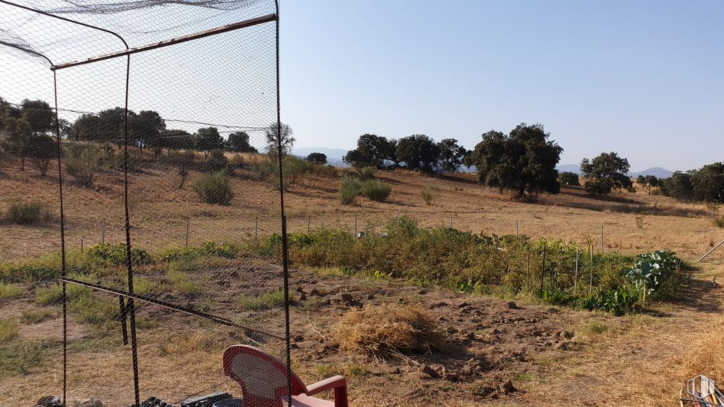 Land for sale at Zona Escalona, Escalona, Toledo, 45910 with chair, sky, plant, plant community, ecoregion, nature, natural environment, tree, land lot and vegetation around