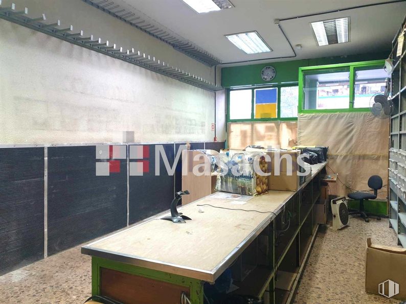 Retail for sale at Zona metropolitana, Coslada, Madrid, 28020 with chair, desk, window, flooring, floor, metal, building material, steel, aluminium and transparency around