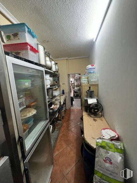 Local en venta en Puente de Vallecas, Puente de Vallecas, Madrid, 28053 con refrigerador, productos envasados, edificio, aparato de cocina, estante, electrodoméstico, máquina, electrodomésticos, diseño automovilístico y estantería alrededor