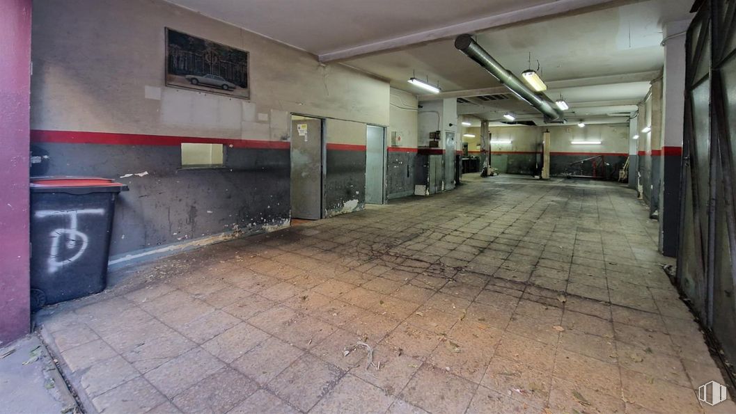 Nave en alquiler en Calle Vizconde de Matamala, Salamanca, Madrid, 28028 con contenedor de basura, edificio, superficie de la carretera, suelos, suelo, pared, gas, asfalto, aparcamiento y ciudad alrededor