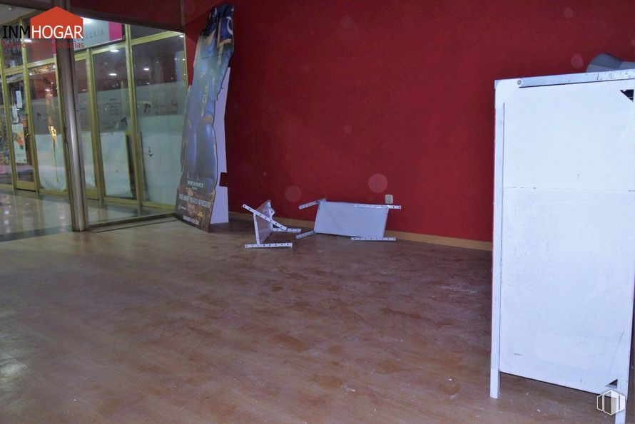 Retail for sale & for rent at Calle Doctor Fleming, 22, Ávila, 05001 with lectern, wood, flooring, floor, hardwood, gas, event, wood stain, plywood and laminate flooring around