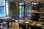 Retail for rent at Zona Islas Filipinas, Chamberí, Madrid, 28003 with chair, kitchen & dining room table, houseplant, tableware, interior design, flooring, door, furniture, restaurant and light fixture around