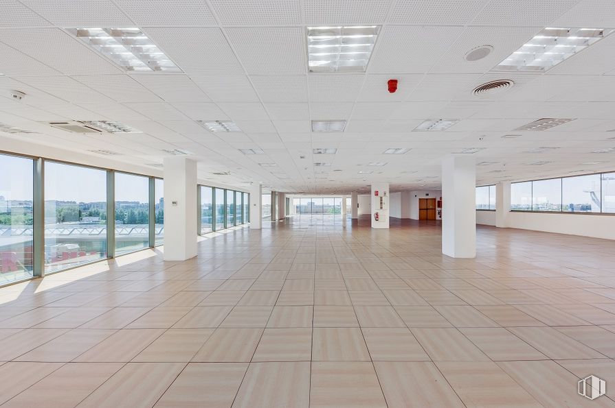 Office for rent at Edificio Alcor Plaza, Avenida Europa, 2, Alcorcón, Madrid, 28922 with building, fixture, flooring, floor, hall, ceiling, glass, building material, composite material and event around