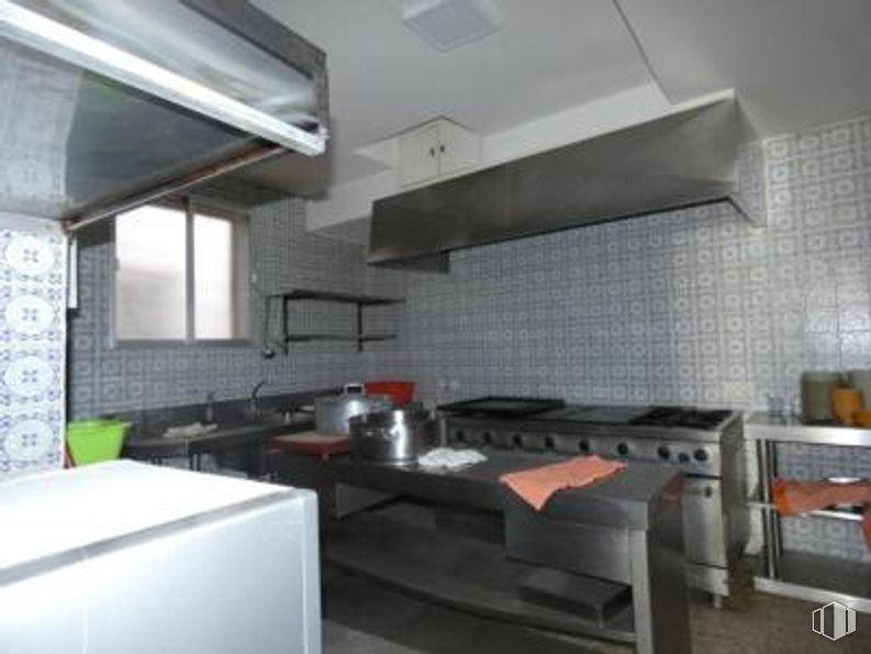 Local en venta en Calle Ceuta, Alcobendas, Madrid, 28100 con mueble, electrodoméstico, encimera, edificio, cocina, aparato de cocina, pavimentos, madera, piso y mesa alrededor