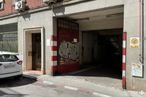 Nave en alquiler en Calle Sierra de Los Filabres, Puente de Vallecas, Madrid, 28038 con coche, puerta, placa de matrícula del vehículo, propiedad, ventana, vehículo, infraestructura, iluminación automotriz, luz trasera y de freno automotriz y edificio alrededor