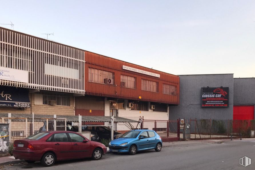 Industrial for sale at Calle Cemento, Torrejón de Ardoz, Madrid, 28850 with car, building, automotive parking light, wheel, tire, sky, vehicle, motor vehicle, automotive exterior and residential area around