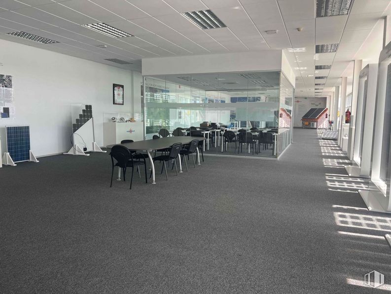 Industrial for sale at Polígono industrial Sur, San Agustín del Guadalix, Madrid, 28750 with chair, building, hall, floor, flooring, city, ceiling, event, room and daylighting around