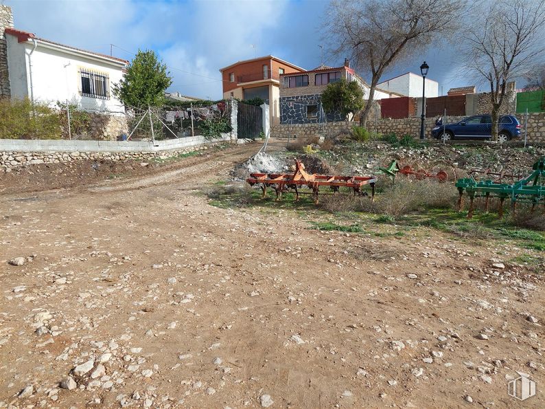 Land for sale at Avenida Oeste, 6, Fuentenovilla, Guadalajara, 19113 with car, cloud, sky, plant, building, tree, window, land lot, house and grass around