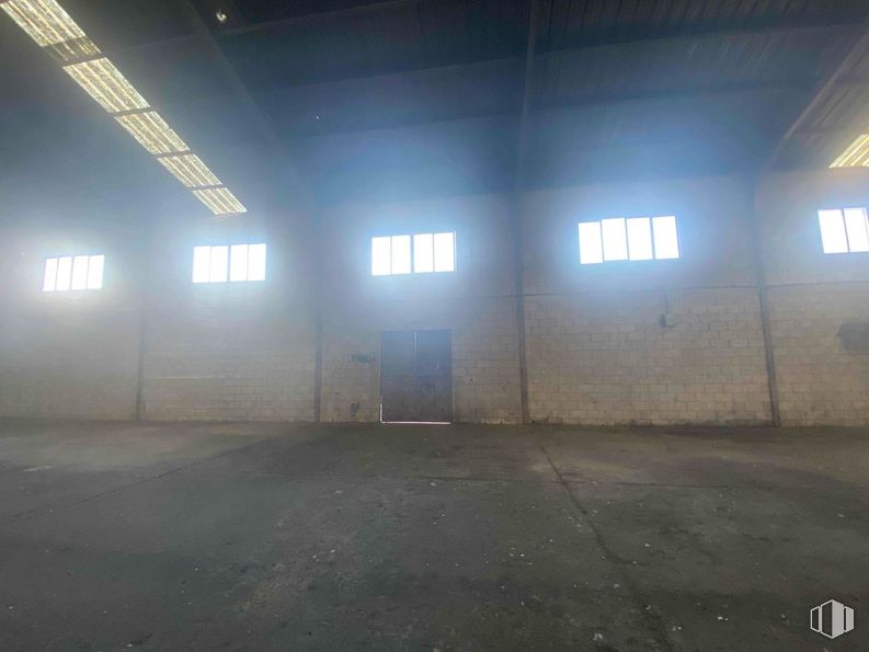 Industrial for sale at Zona industrial, Colmenar Viejo, Madrid, 28770 with window, door, floor, flooring, ceiling, concrete, hall, daylighting, building material and warehouse around