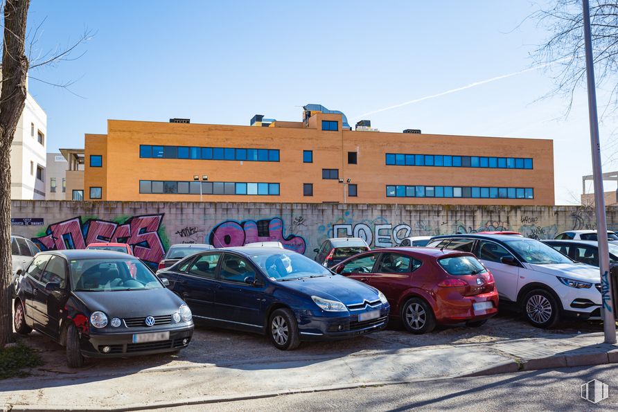 Oficina en alquiler en Calle Haya, 4, Carabanchel, Madrid, 28044 con coche, edificio, rueda, neumático, vehículo terrestre, cielo, vehículo, placa de matrícula del vehículo, ventana y vehículo de motor alrededor