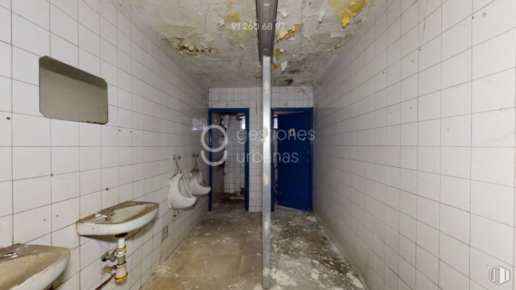 Nave en alquiler en Zona Estación, Valdemoro, Madrid, 28343 con fregadero, accesorio de fontanería, suelo, piso, pared, grifo, accesorio, material compuesto, baño y bienes raíces alrededor