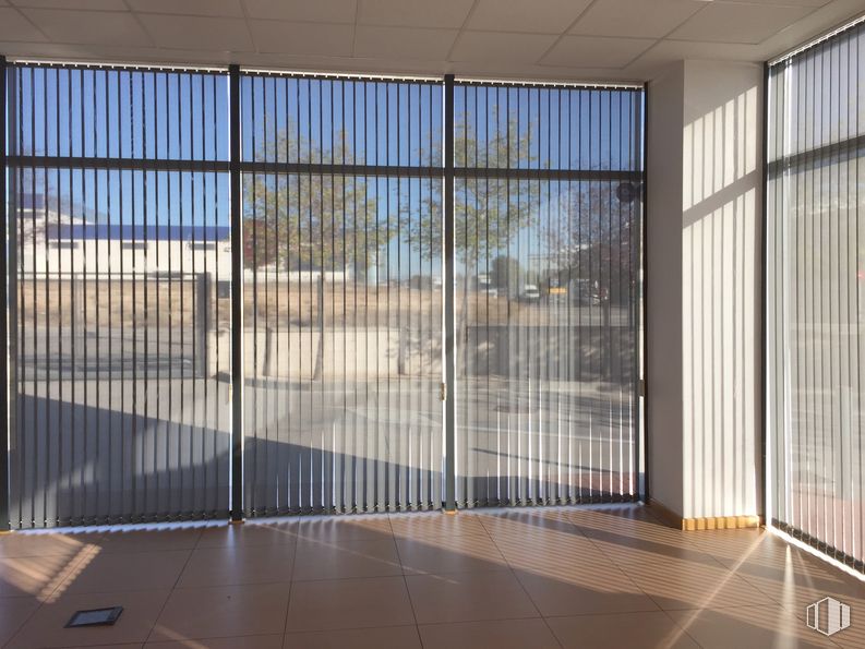 Industrial for sale & for rent at Avenida Palmeras, 16, Ciempozuelos, Madrid, 28350 with building, fixture, shade, wood, interior design, automotive exterior, line, composite material, real estate and glass around