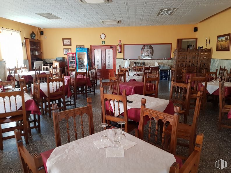 Retail for sale at Calle Real, 236, Corral de Almaguer, Toledo, 45880 with table top, table, property, furniture, chair, picture frame, lighting, wood, building and real estate around