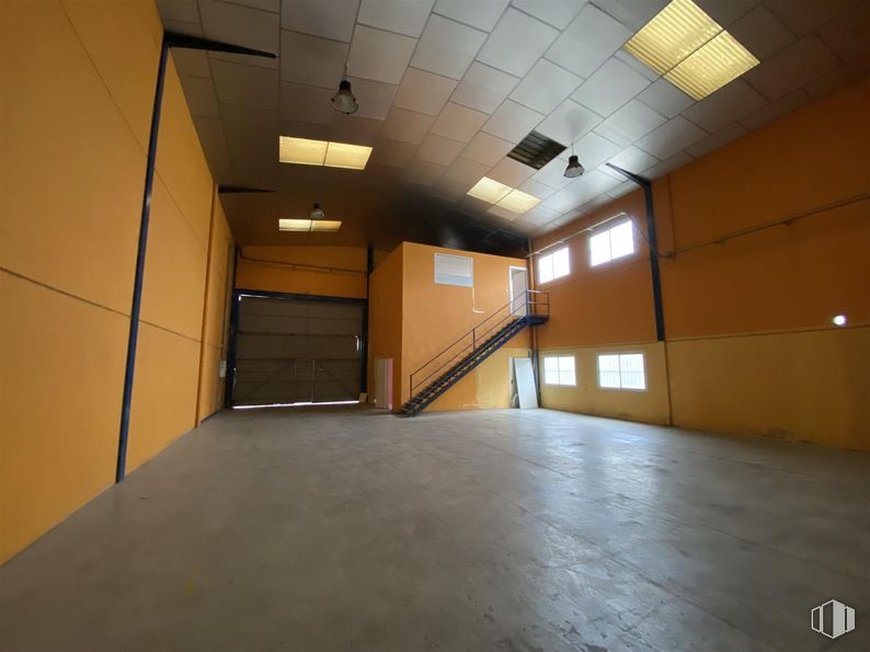 Industrial for sale at Calle Madera, 21, Carranque, Toledo, 45216 with lighting, light fixture, flooring, floor, wood, ceiling, hall, concrete, wood stain and daylighting around