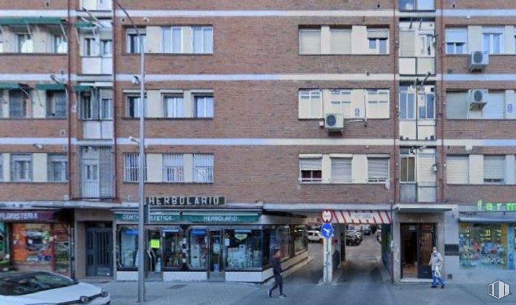 Local en venta en Calle Quero, La Latina, Madrid, 28024 con coche, edificio, ventana, diseño urbano, condominio, zona residencial, inmobiliario, edificio comercial, fachada y ciudad alrededor