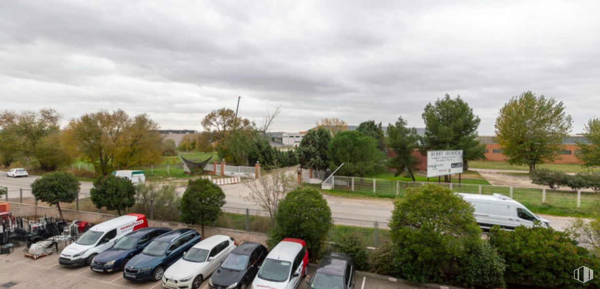 Nave en venta en Calle Argentina, 2, Alcalá de Henares, Madrid, 28806 con coche, vehículo terrestre, vehículo, neumático, rueda, árbol, vehículo de motor, transporte, exterior del automóvil y luz de estacionamiento alrededor