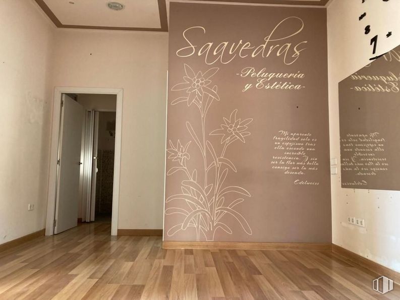 Retail for rent at Zona Colonia Cortijo San Isidro, Aranjuez, Madrid, 28300 with door, brown, property, wood, interior design, flooring, floor, wall, material property and building around