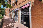 Local en alquiler en Zona Soto, Móstoles, Madrid, 28047 con puerta, edificio, propiedad, planta, ventana, ladrillo, superficie de la carretera, pared, madera y barrio alrededor