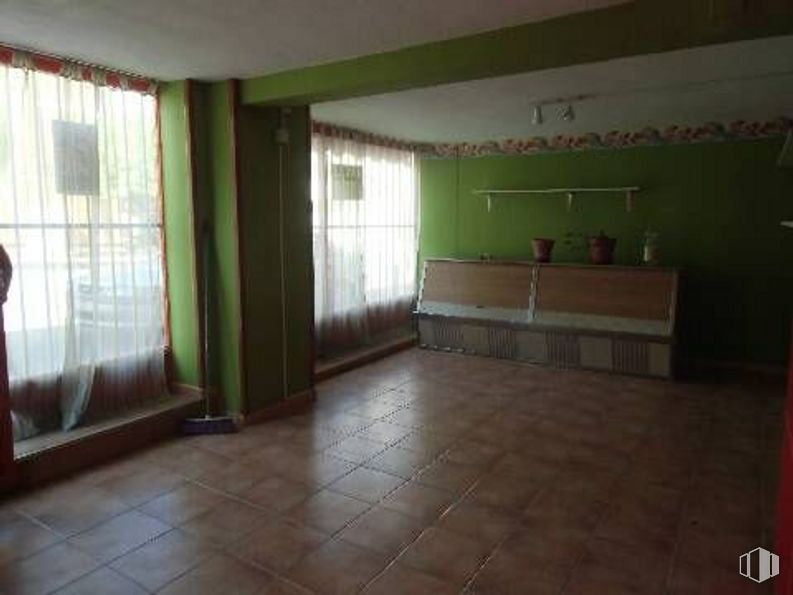 Local en venta en Las Quinientas, Cuenca, 16003 con mueble, edificio, madera, suelo, piso, accesorio, sombra, casa, cortina y madera alrededor