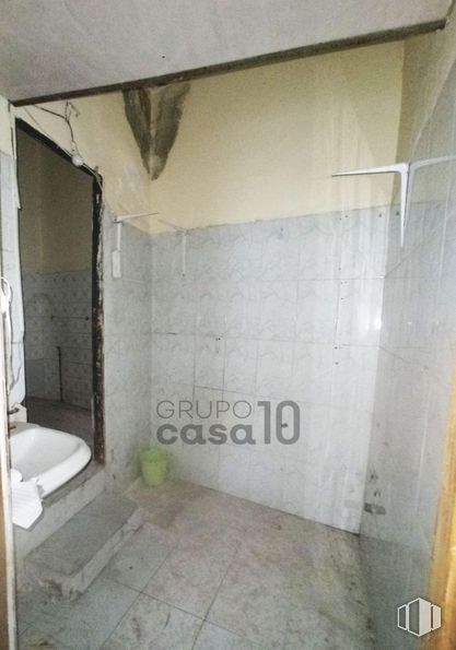 Retail for sale & for rent at Calle Zurbarán, Getafe, Madrid, 28904 with sink, property, building, plumbing fixture, bathroom, floor, flooring, composite material, plumbing and fixture around