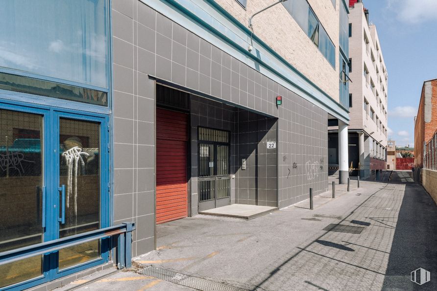 Oficina en alquiler y venta en Calle Secoya, 22, Carabanchel, Madrid, 28054 con edificio, propiedad, ventana, diseño urbano, fachada, superficie de carretera, bienes raíces, accesorio, material compuesto y cielo alrededor