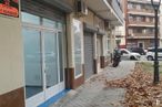 Local en alquiler y venta en Calle Baleares, 24, Carabanchel, Madrid, 28019 con puerta, edificio, material compuesto, acera, hormigón, vidrio, sombra y puerta de casa alrededor