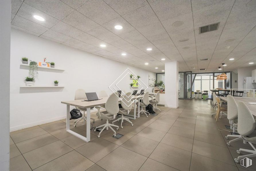 Oficina en alquiler en Zona Guindalera, Salamanca, Madrid, 28028 con silla, lámpara, mesa, mueble, interiorismo, suelo, suelos, hall, diseño automovilístico y edificio alrededor