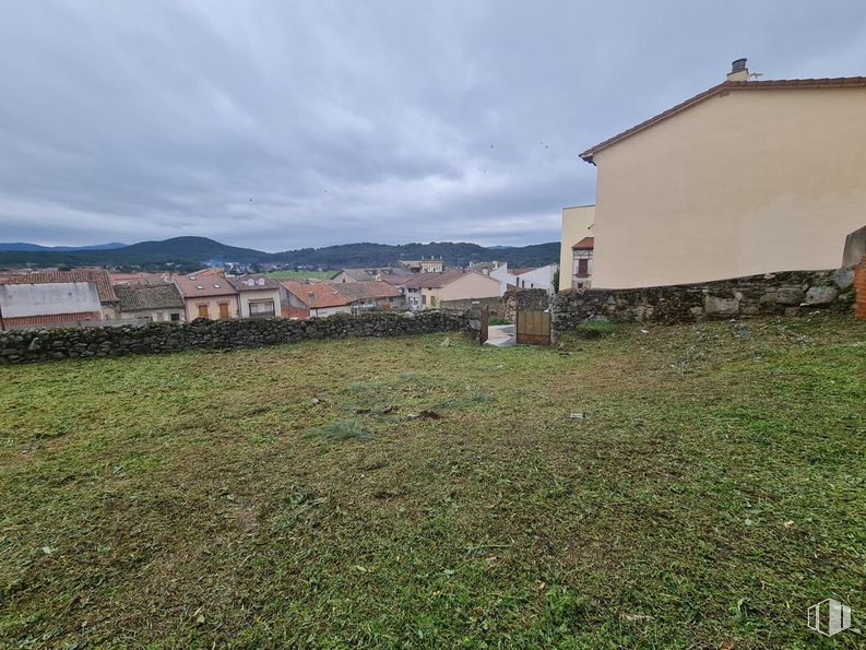 Land for sale at Travesía Torrejón, La Adrada, Ávila, 05430 with house, sky, cloud, building, land lot, grass, plant, landscape, plain and grassland around