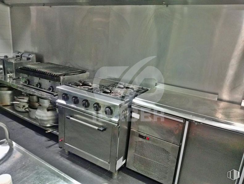 Retail for rent at Zona centro, Seseña, Toledo, 45223 with kitchen appliance, gas stove, home appliance, kitchen stove, kitchen, stove, cooktop, major appliance, gas and cooking around