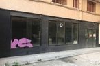 Retail for rent at Calle Ramos Carrión, 4, Chamartín, Madrid, 28002 with window, door, building, fixture, font, wall, art, facade, tints and shades and graffiti around