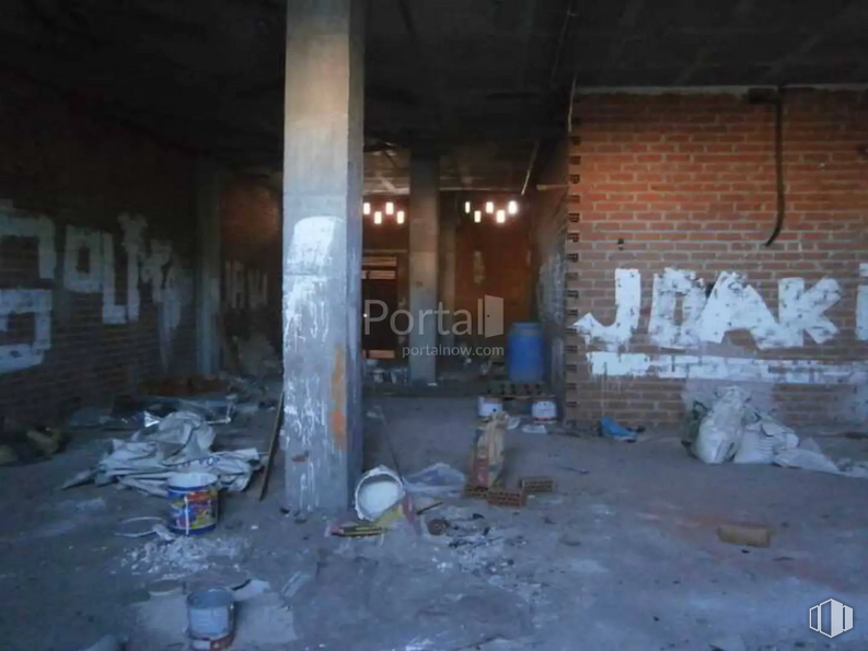 Retail for sale at Calle Agustín Rodríguez Sahagún, Ávila, 05003 with gas, city, darkness, urban area, building, concrete, art, room, event and brick around