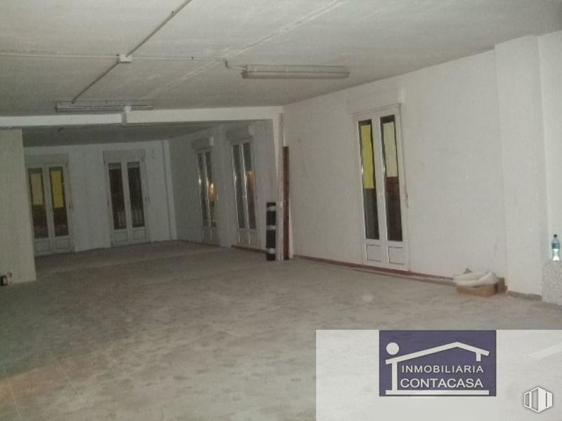 Local en alquiler y venta en Calle Frailes, Colmenar Viejo, Madrid, 28770 con accesorio, suelos, madera, hall, suelo, puerta, techo, pintura, madera dura y escayola alrededor