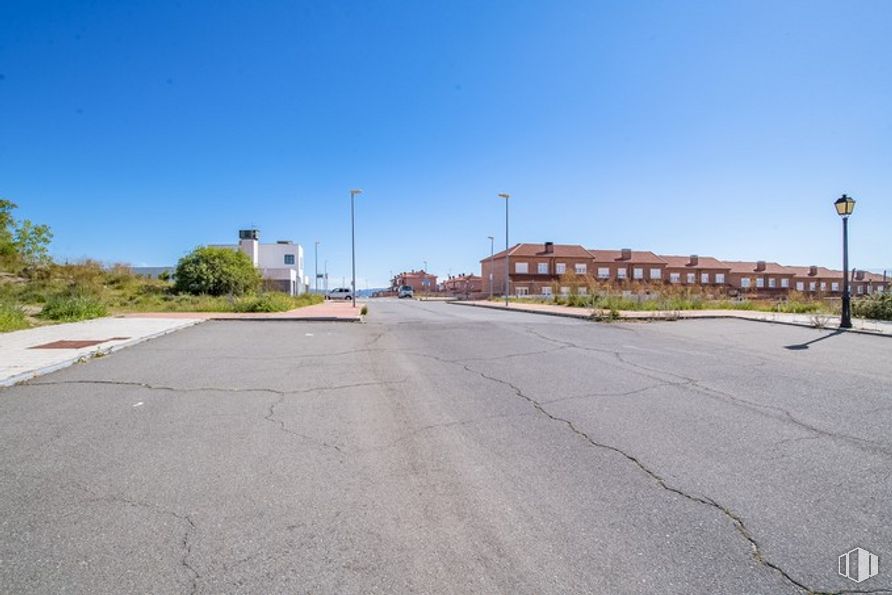 Land for sale at Calle Lisboa, Ávila, 05004 with sky, plant, street light, road surface, building, asphalt, tree, land lot, neighbourhood and tar around