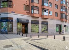 Local en venta en Paseo Acacias, Arganzuela, Madrid, 28005 con edificio, ventana, diseño urbano, superficie de la carretera, fachada, acera, ciudad, edificio comercial, suelos y carretera alrededor