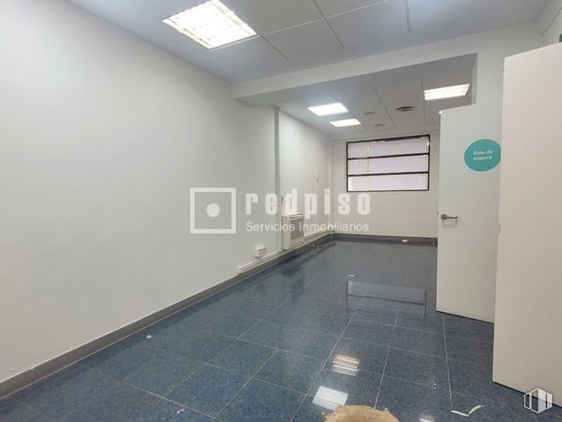 Local en alquiler en Calle Porto Lagos, Alcorcón, Madrid, 28924 con ventana, lámpara, alumbrado, edificio, accesorio, suelos, suelo, sombrero, hall y material compuesto alrededor