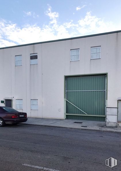 Industrial for sale at Calle Malamata, 26, Yuncler, Toledo, 45529 with car, building, door, automotive parking light, cloud, sky, property, vehicle, wheel and hood around