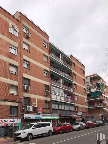 Local en venta en Calle Galiana, 14, La Latina, Madrid, 28011 con coche, camioneta, edificio, vehículo terrestre, neumático, rueda, cielo, vehículo, propiedad y ventana alrededor