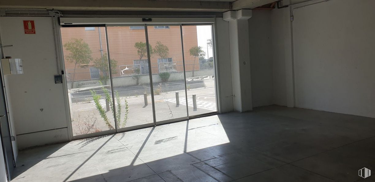 Industrial for sale at Paseo Tren Talgo, Las Rozas de Madrid, Madrid, 28290 with door, plant, building, window, fixture, shade, tree, floor, composite material and wood around