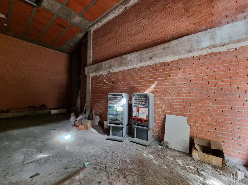 Local en venta en Calle  Alcalá, San Blas - Canillejas, Madrid, 28022 con caja, caja de envío, madera, albañilería, ladrillo, arquitectura, material de construcción, suelo, suelos y gas alrededor