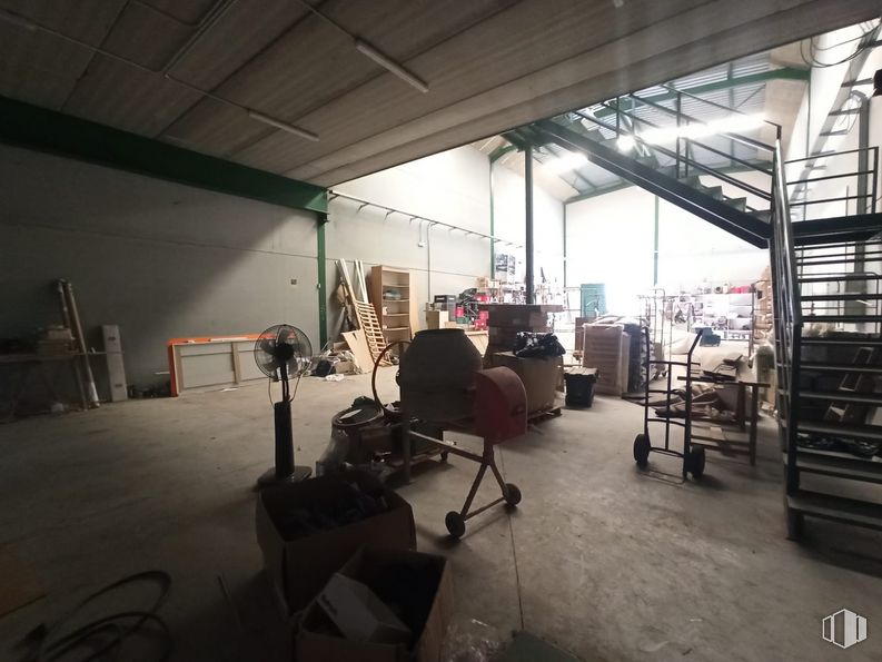 Industrial for sale at Polígono industrial Yuncos, Yuncos, Toledo, 45210 with floor, wood, flooring, metal, machine, building, ceiling, city, hall and event around