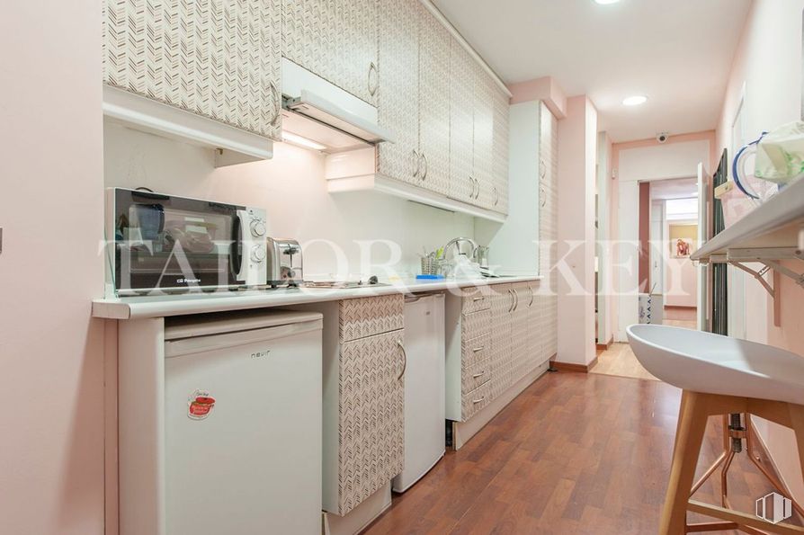 Oficina en venta en Calle Vallehermoso, Chamberí, Madrid, 28015 con horno microondas, horno, ebanistería, encimera, cocina, madera, interiorismo, fregadero, suelo y grifo alrededor