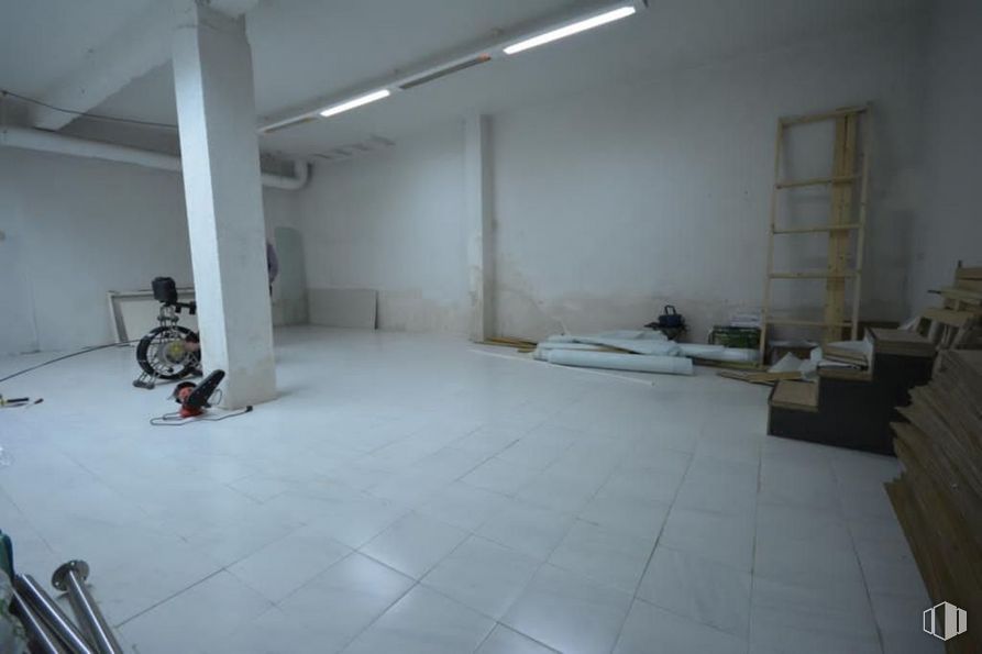 Local en alquiler en Zona Centro, Alcorcón, Madrid, 28921 con suelo, piso, pasillo, material compuesto, techo, madera, espacio, hormigón, material de construcción y accesorio alrededor