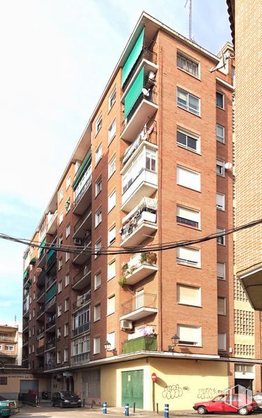 Retail for rent at Calle Sombrerería, 17, Talavera de la Reina, Toledo, 45600 with car, building, sky, cloud, daytime, property, window, tower block, tire and urban design around