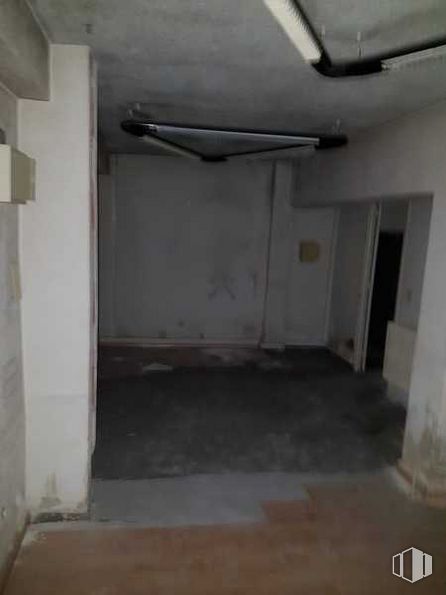 Local en alquiler y venta en Calle Prudencio Álvaro, Ciudad Lineal, Madrid, 28027 con edificio, piso, suelo, material compuesto, madera, casa, accesorio, gas, techo y hormigón alrededor