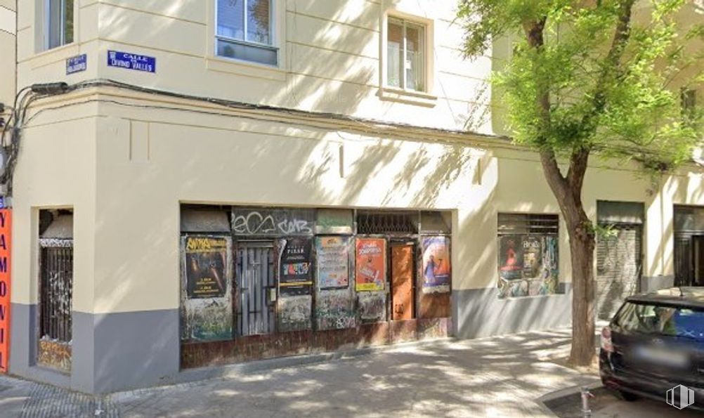 Retail for rent at Calle Divino Vallés, 14, Arganzuela, Madrid, 28045 with window, car, wall, door, sidewalk, concrete, paint and graffiti around