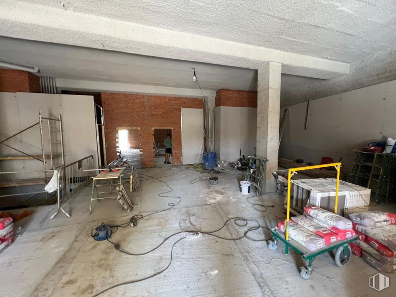 Retail for sale & for rent at Plaza Alegría, Arganda del Rey, Madrid, 28500 with cart, tire, flooring, floor, ceiling, composite material, building material, plaster, plywood and hall around