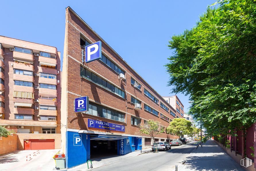 Local en venta en Zona Fuente del Berro, Salamanca, Madrid, 28028 con edificio, cielo, durante el día, propiedad, ventana, planta, árbol, diseño urbano, superficie de la carretera y rueda alrededor